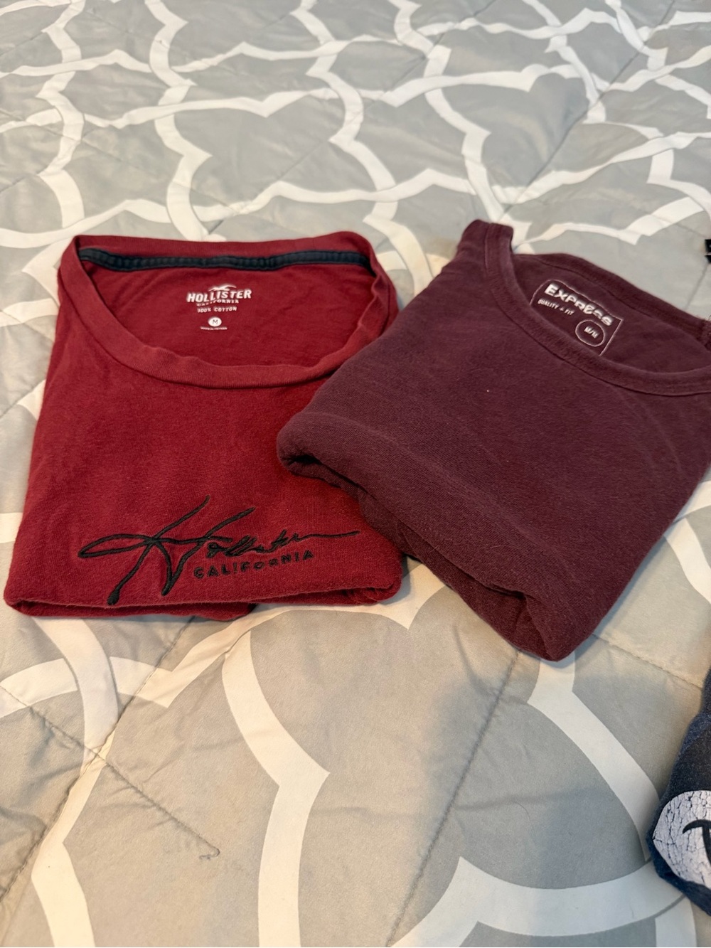 Express Men's Short Sleeve Tee Burgundy